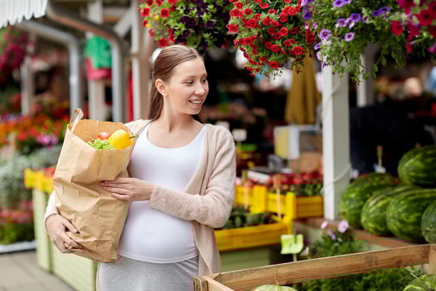 Pregnant women eating