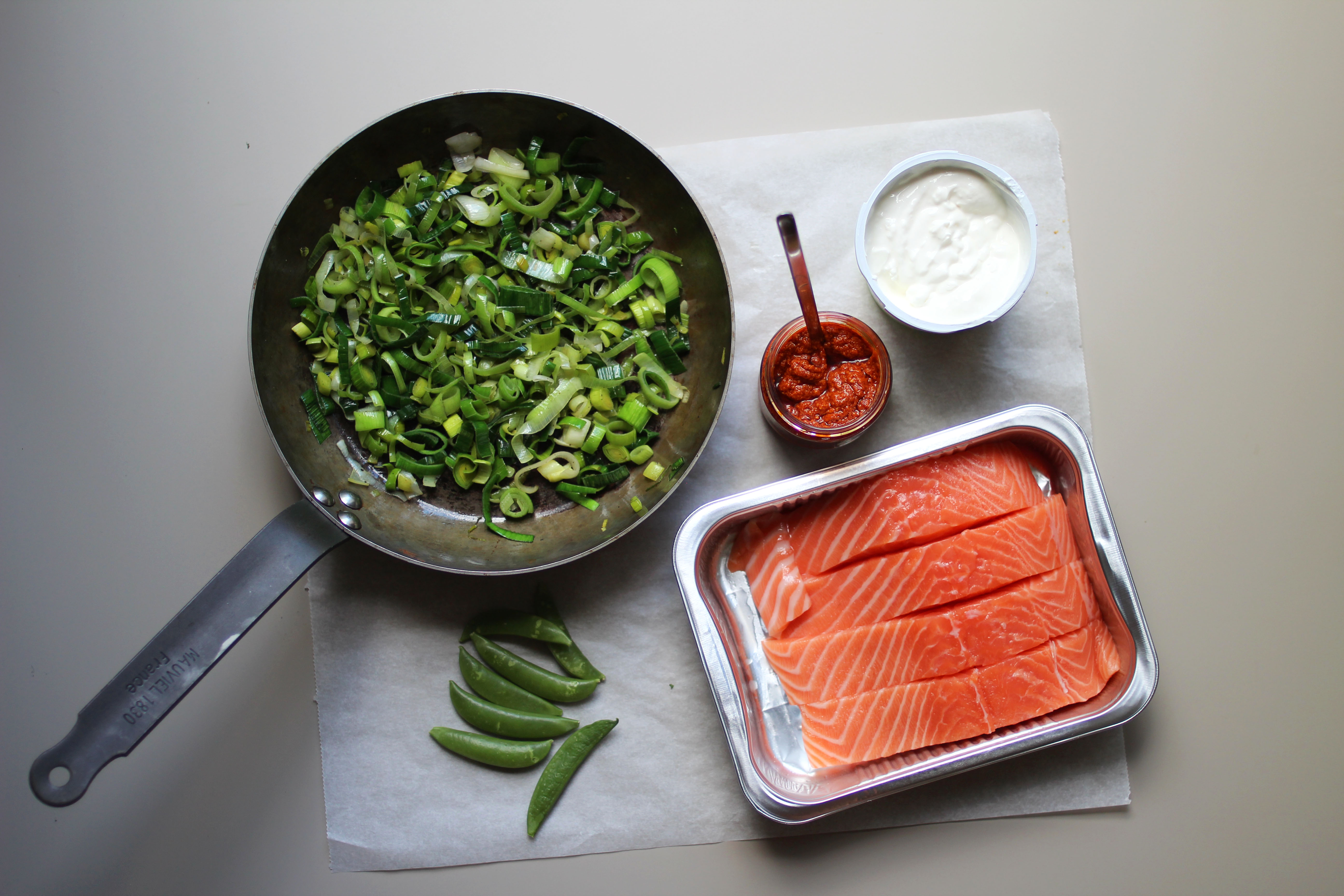 Laks med pesto og rømme