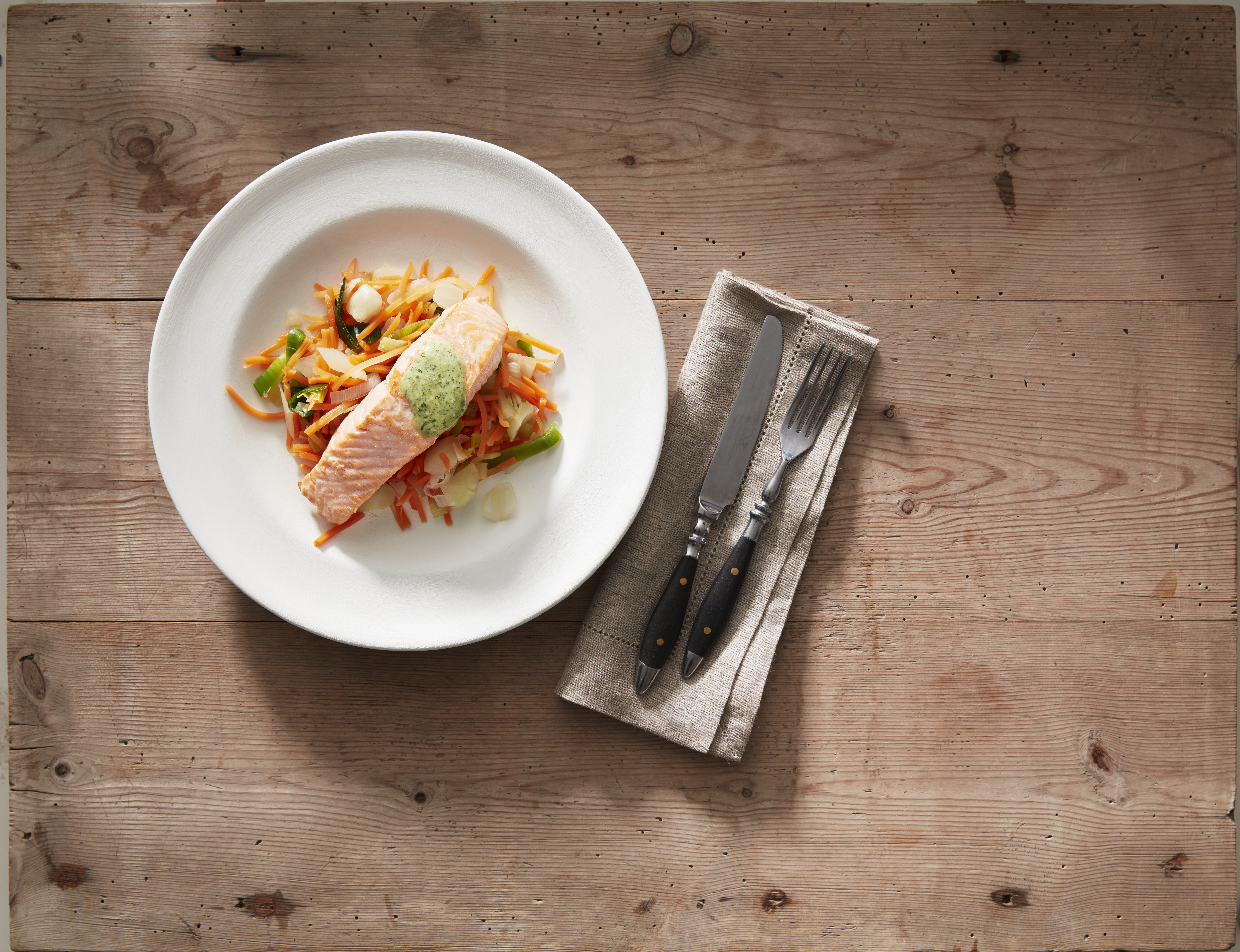 Laks med gullerot, selleri og purre