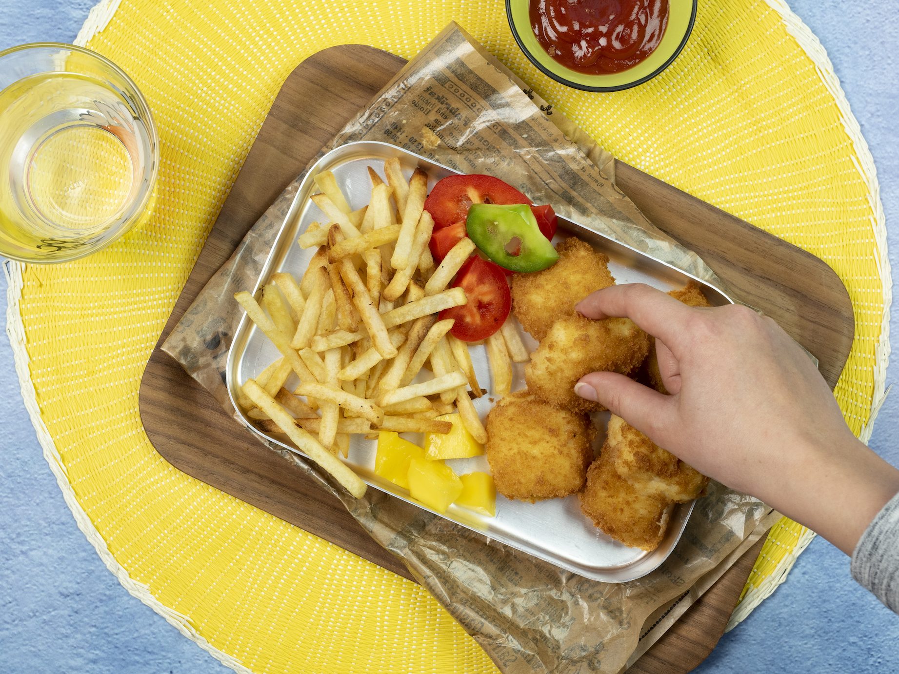 Sprøpanerte torsketerninger med pommes frites